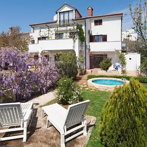 Elena , Porec Croazia
